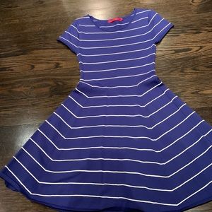 Short sleeve, knit fit n flare knee length dress. Size small.